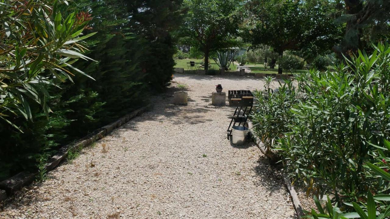 Апартаменты Mas Maurane - Les Lavandes Aux Portes D'Arles Тараскон Экстерьер фото